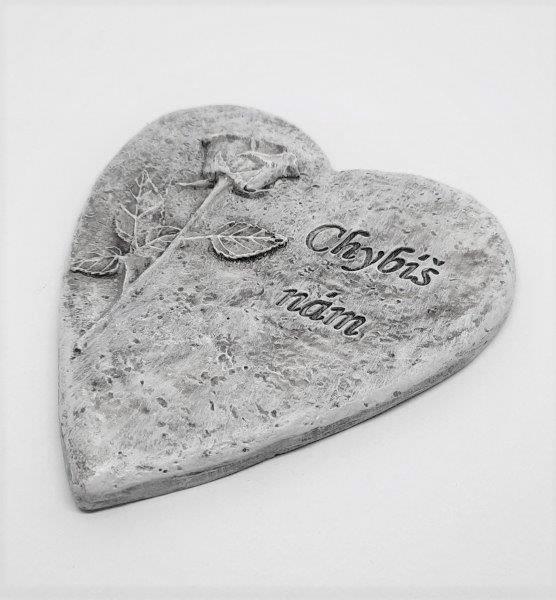 SMUTEČNÍ SRDCE S RELIÉFEM RŮŽE A NÁPISEM CHYBÍŠ NÁM  vel. 11 cm