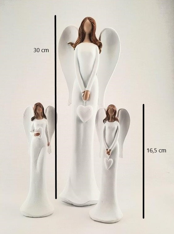 BÍLÁ ANDĚLKA - SOŠKA ANDĚLSKÉ VÍLY DRŽÍCÍ SRDÍČKO 16,5 cm