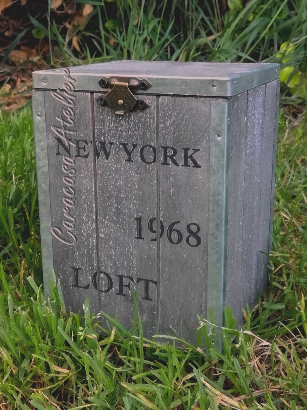 DEKORAČNÍ DŘEVĚNÝ BOX NA POKLADY VŠEHO DRUHU - NEW YORK 1968 - 14CM