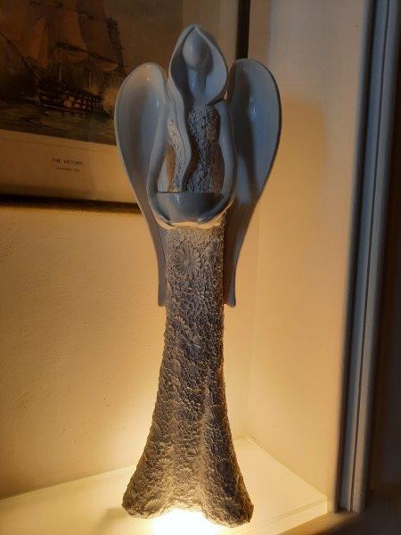 VELKÝ BÍLÝ ANDĚL S MISKOU - SVÍCEN - SOŠKA 50 cm